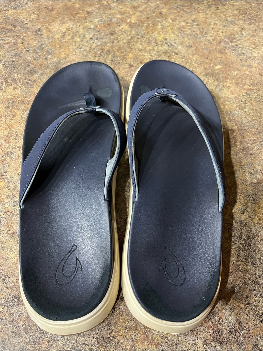 OluKai Ohana Navy Blue Flip Flop Sandals Women’s 9 Comfort Beach - Picture 4 of 12